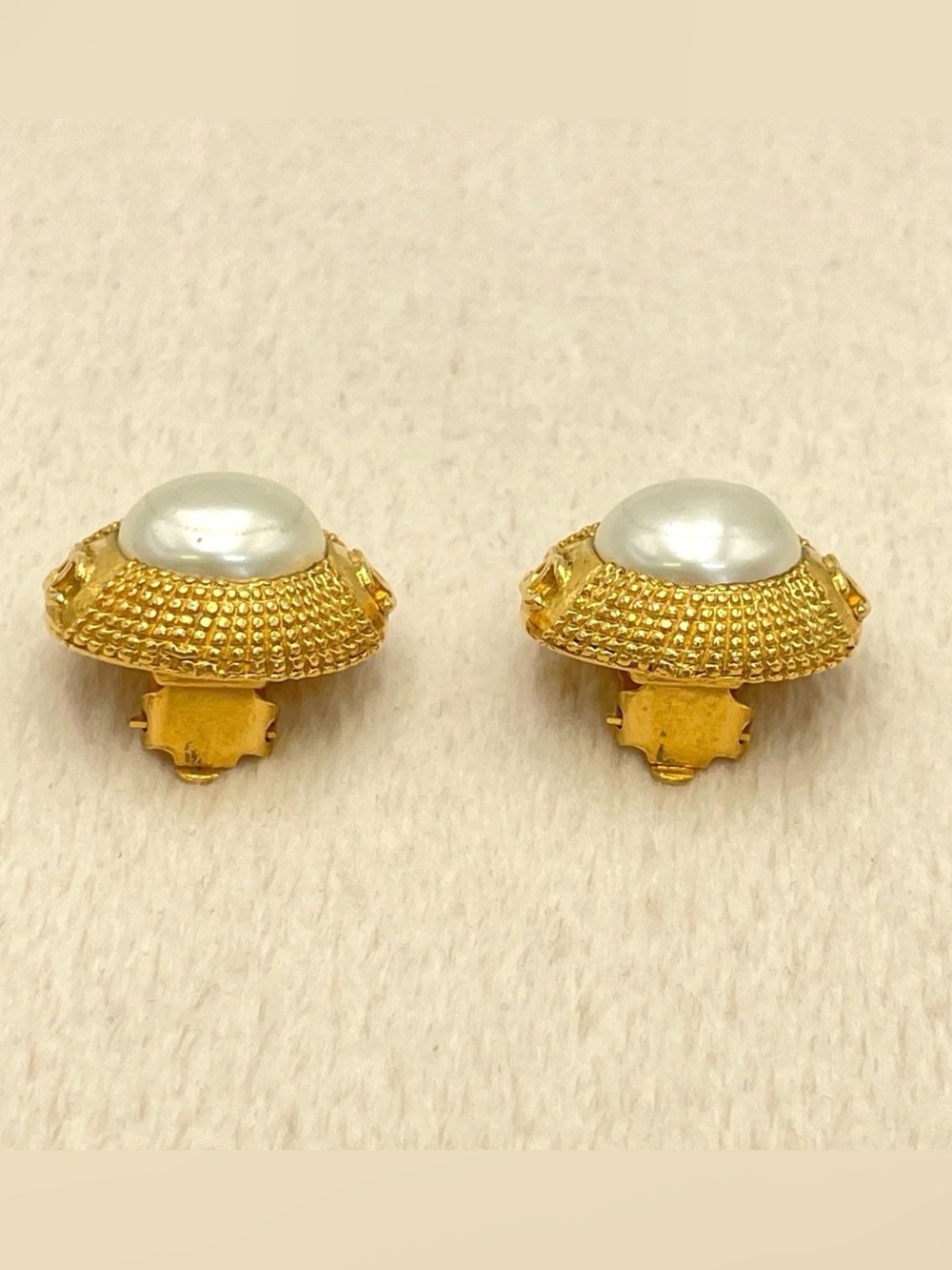 CHANEL Gold & CoCo Pearl Round GP Clip-On Earrings W/Chanel Box -EUC - Picture 11 of 15